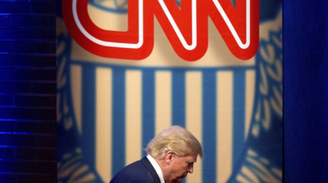 τραμπ-να-αλλάξει-χέρια-το-cnn-ο-εχθρός-το-563969509