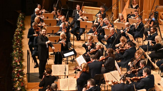 η-μουσική-βγαίνει-μέσα-από-την-ψυχή-μα-563991718