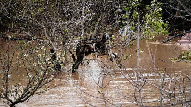 ισπανία-καταρρακτώδεις-βροχές-κοντά-563997352