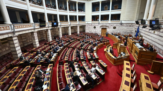 κορυφώνεται-η-μάχη-στη-βουλή-563976796