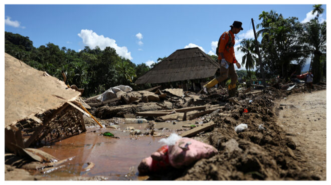 σχεδόν-800-νεκροί-από-την-τροπική-καταιγ-563950981