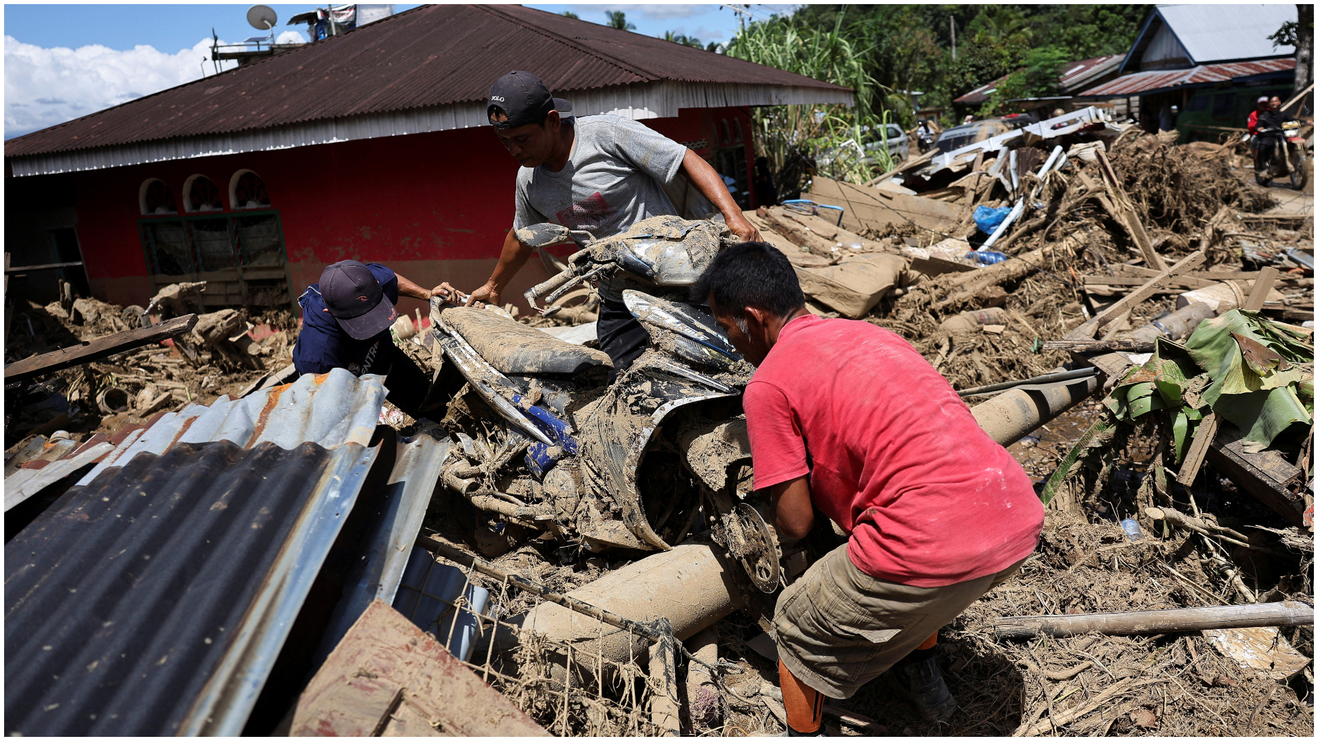Φονικές πλημμύρες στη Νοτιοανατολική Ασία: Τουλάχιστον 1.160 νεκροί και εκατοντάδες αγνοούμενοι-2