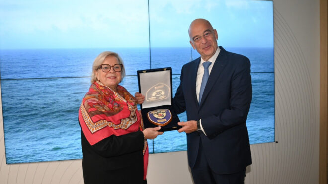 h-ανάρτηση-δένδια-για-την-ανανέωση-της-σ-563983150