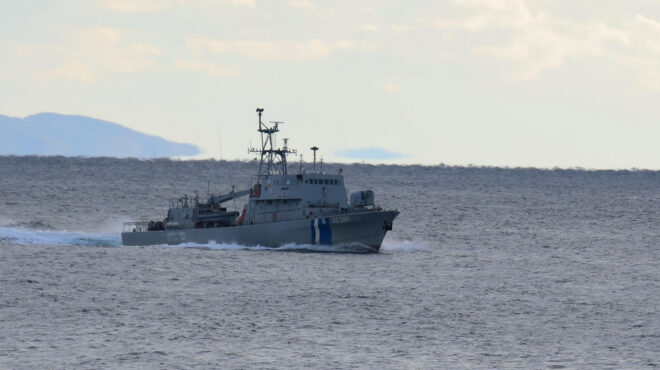 σάμος-σορός-γυναίκας-κοντά-σε-λέμβο-πο-563998684