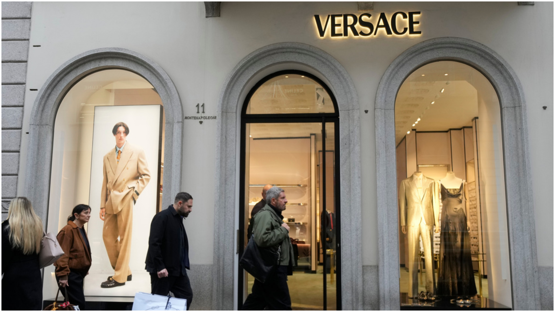 Πατρόν 1,3 δισ. δολαρίων: Η Versace πωλήθηκε με… έκπτωση στην Prada-1