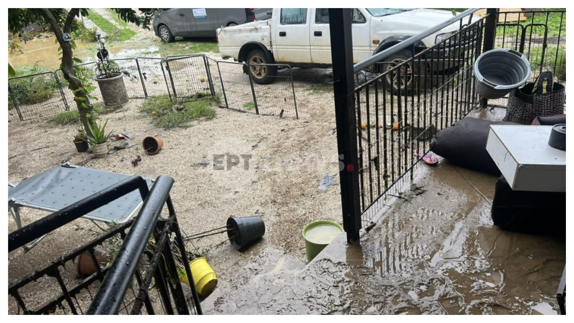 Κακοκαιρία «Byron»: Τουρίστες στη Φοινικούντα βγήκαν από το παράθυρο και κολύμπησαν για να σωθούν-1