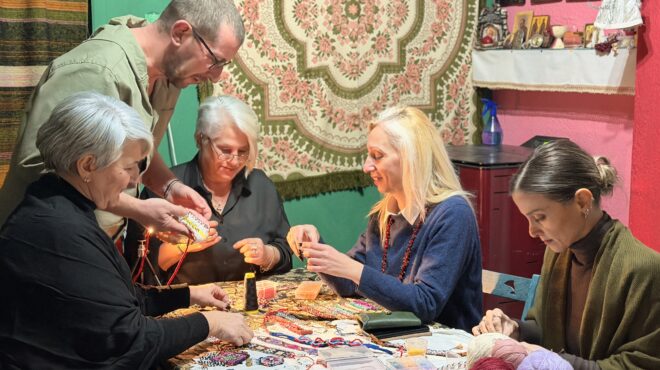 αναβιώνοντας-κοσμήματα-του-1900-σε-ένα-χω-563984350