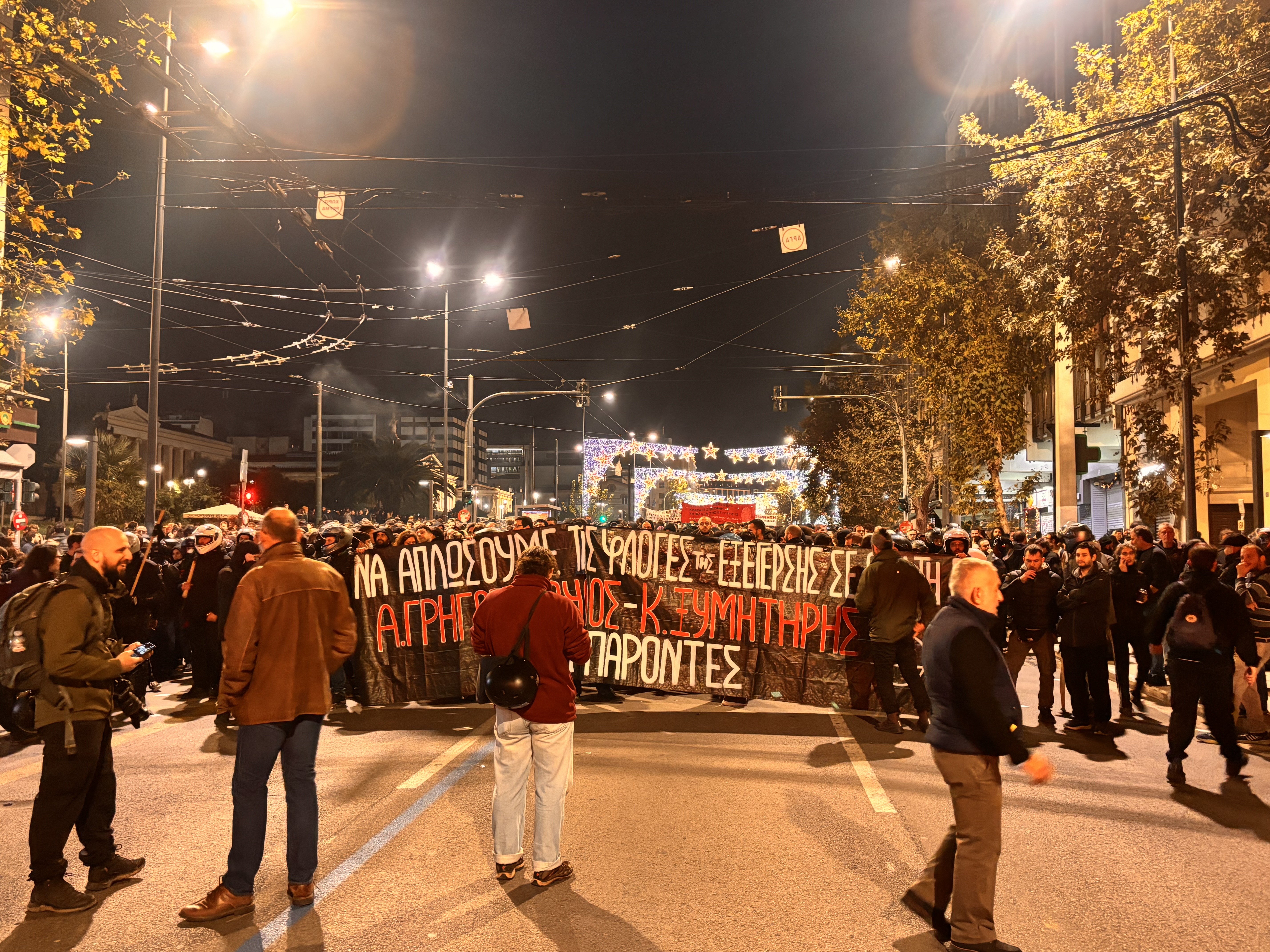 Επέτειος Γρηγορόπουλου: Ενταση στο κέντρο της Αθήνας – 15 συλλήψεις-12