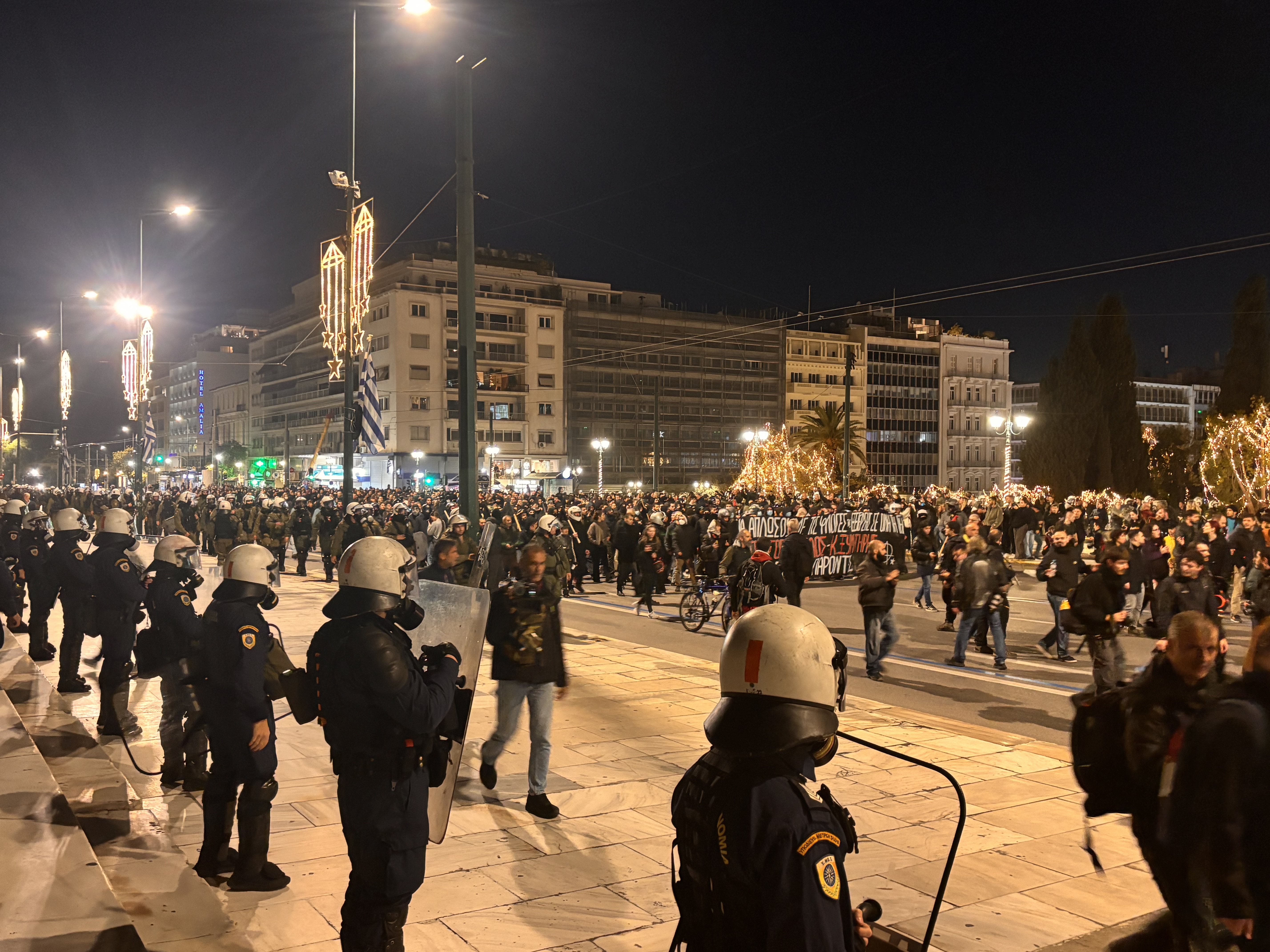 Επέτειος Γρηγορόπουλου: Ενταση στο κέντρο της Αθήνας – 15 συλλήψεις-11