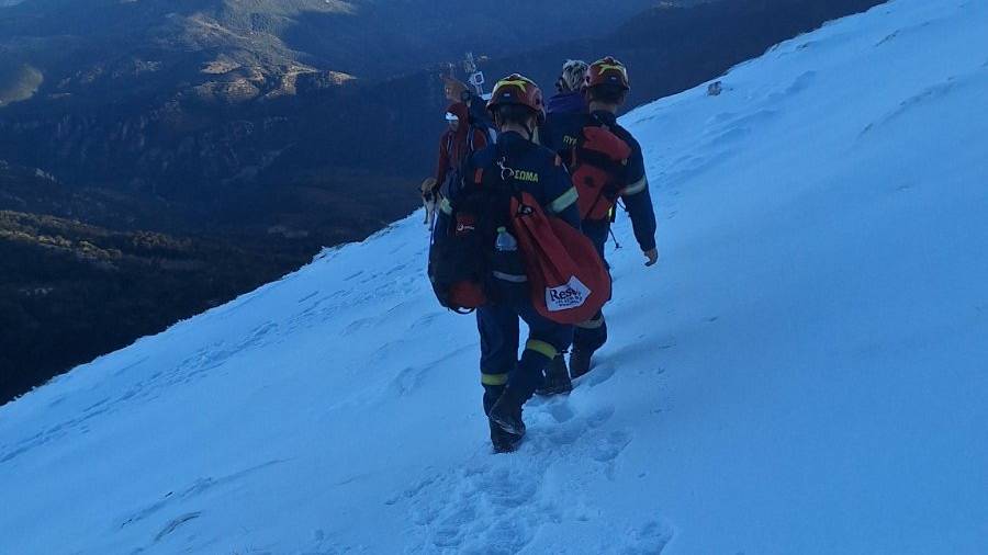Ταΰγετος: Επιχείρηση διάσωσης 28χρονου τραυματία στα χιόνια (βίντεο)-1