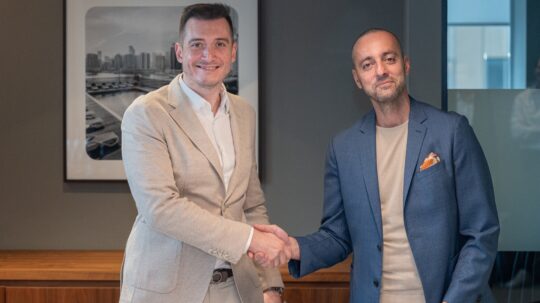 Συμφωνία για άφιξη του Radisson Collection στη Σαντορίνη