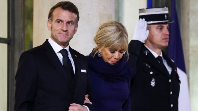 ηλίθιες-σκύλες-λύπη-αλλά-όχι-μετα-563978521