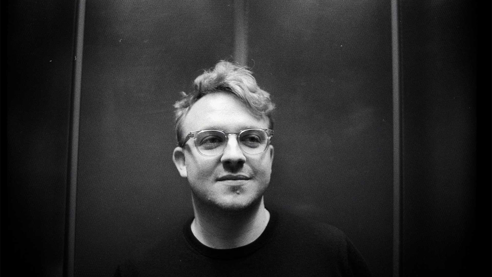 Αντον Χάνγκσλιτ, τι σε γοητεύει στην «αναλογική» Αθήνα;-1