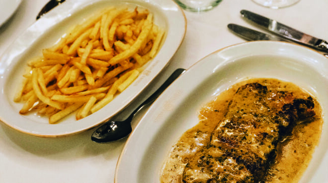 στο-κολωνάκι-για-αχλάδι-ροκφόρ-και-entreco-563982643