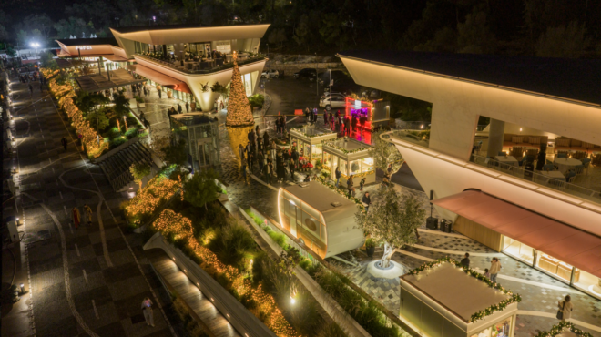 astir-christmas-market-563978416