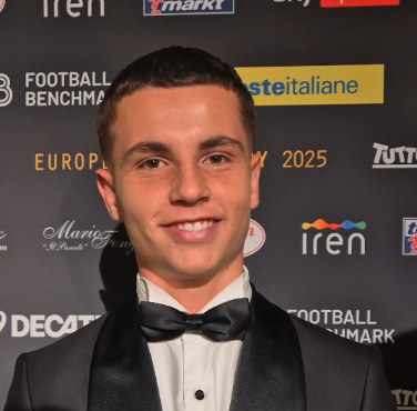 χρήστος-μουζακίτης-παρέλαβε-το-βραβε-563951587