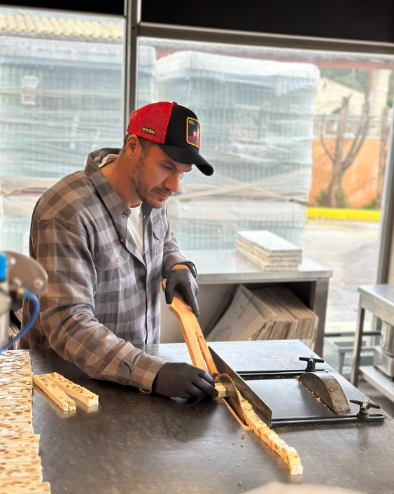 O Aκης Πετρετζίκης μάς ταξιδεύει στην Κέρκυρα-2