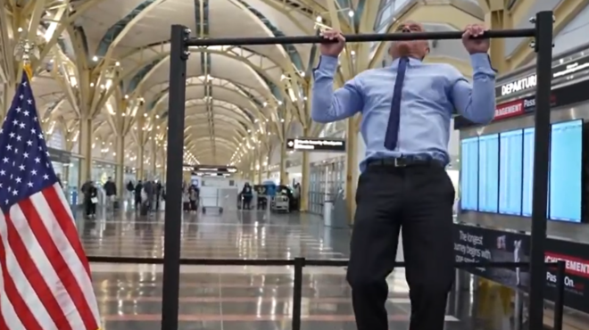 maha-και-στα-αεροδρόμια-ο-κένεντι-τζούνιο-563965510