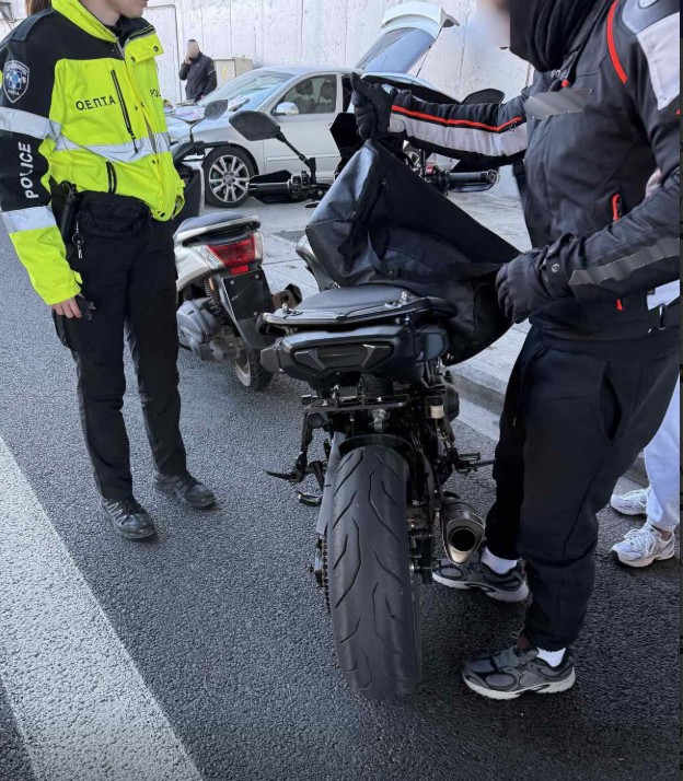 Αττική Οδός: Χωρίς δίπλωμα ο 28χρονος οδηγός που τραυμάτισε δύο αστυνομικούς-1