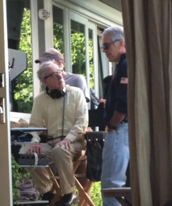 Υπόθεση Επσταϊν: Νέες φωτογραφίες στη δημοσιότητα με Τραμπ, Γκέιτς και Μπάνον-9