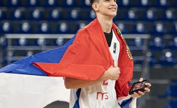 νίκολα-κουστουρίτσα-εμβληματικό-επώ-563983135