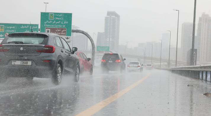 Πλημμύρες στην έρημο: Ασυνήθιστες εικόνες από την κακοκαιρία στα Ηνωμένα Αραβικά Εμιράτα-2