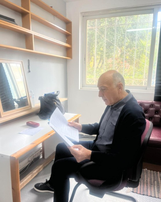 Με το κινητό ανά χείρας-2