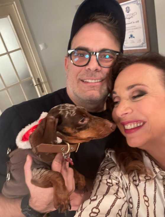 Με το κινητό ανά χείρας-3