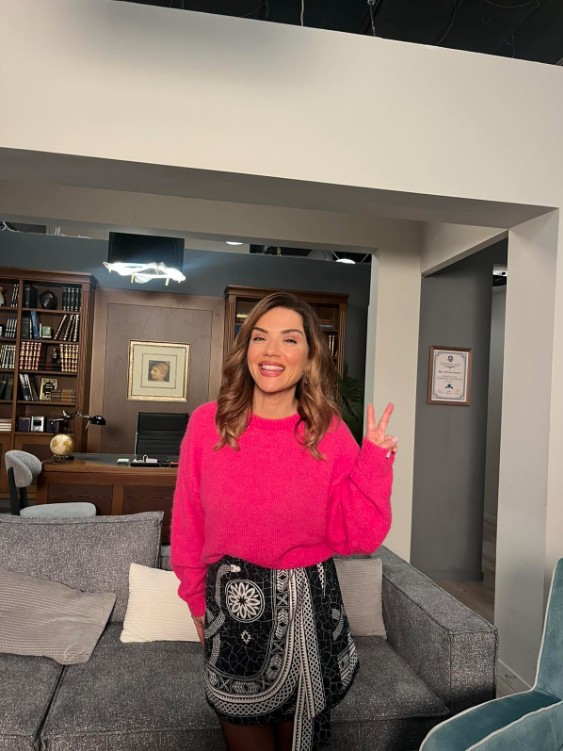 Με το κινητό ανά χείρας-1