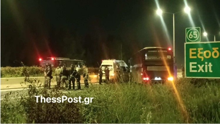 Τροχαίο στον Πλατύκαμπο: Ασθενοφόρο έπεσε πάνω σε κλούβα της Αστυνομίας-1