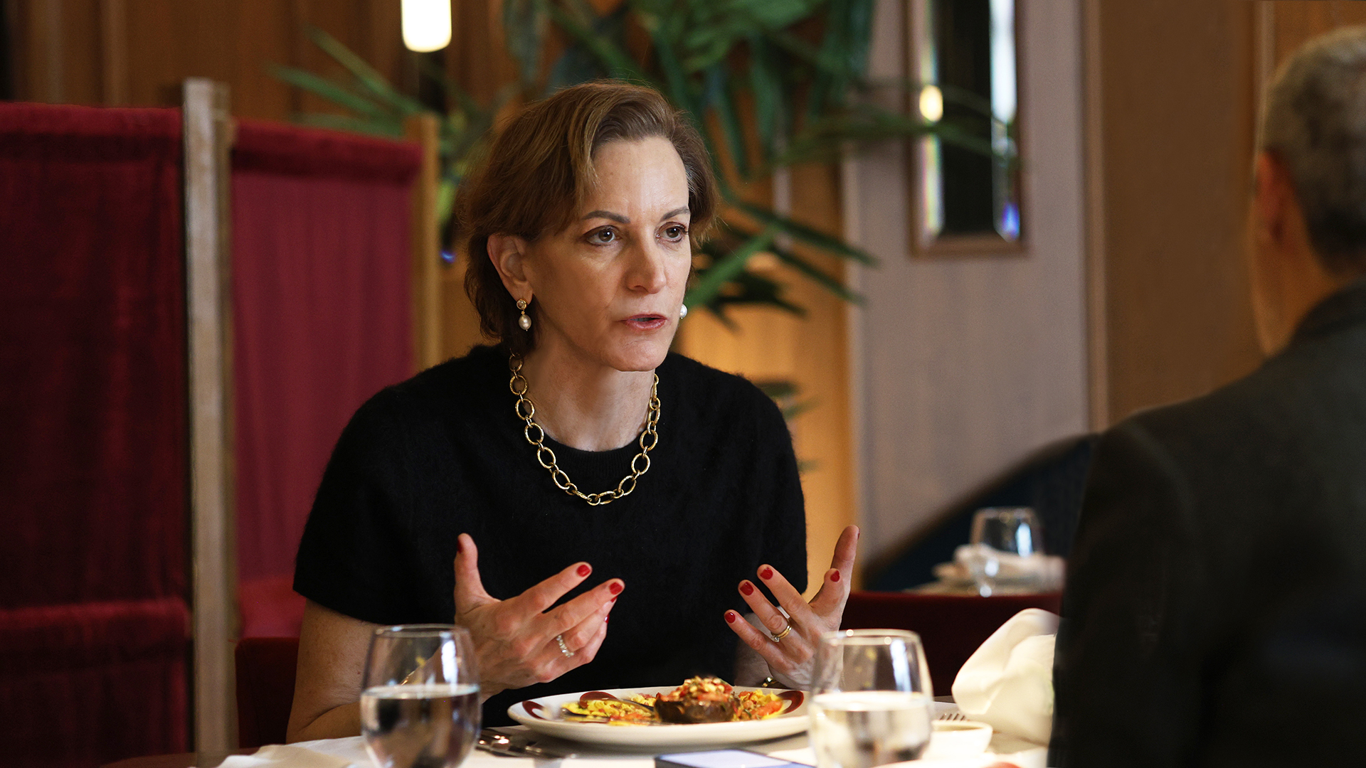 Διαβάστε στην «Καθημερινή της Κυριακής»-6