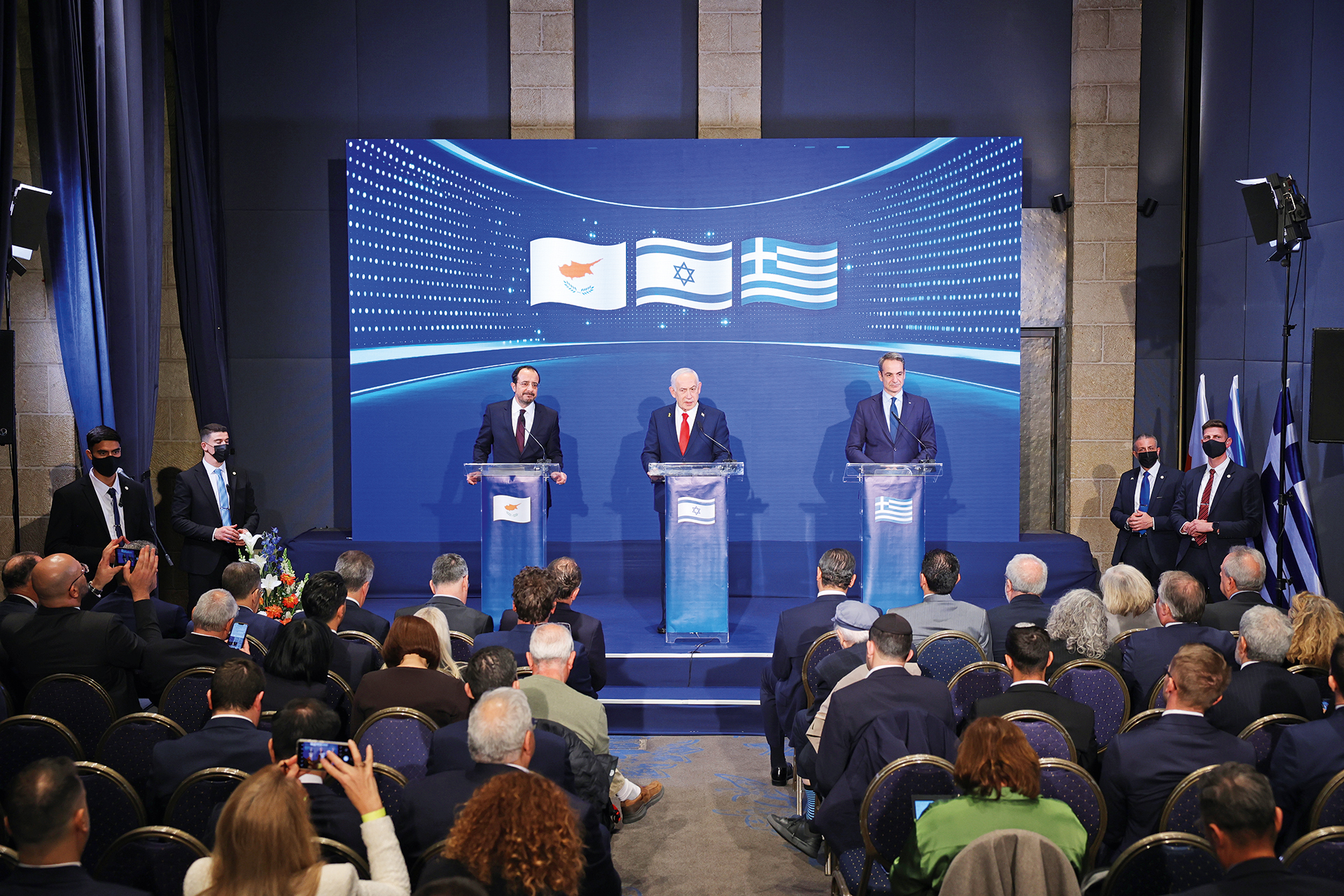 Διαβάστε στην «Καθημερινή της Κυριακής»-2