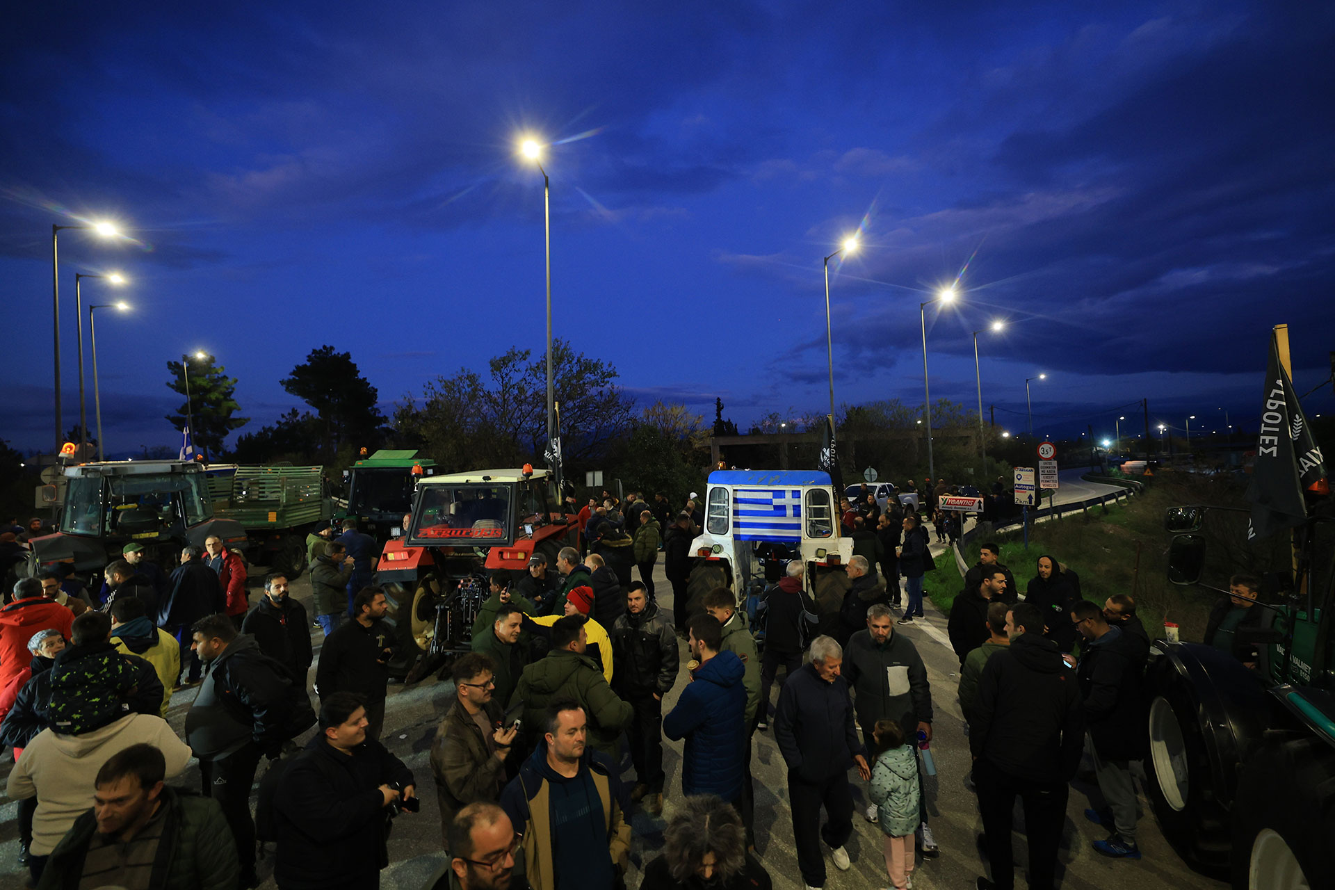 Αγρότες: Ενισχύονται τα μπλόκα – Προς επ’ αόριστον αποκλεισμό τελωνείων-3