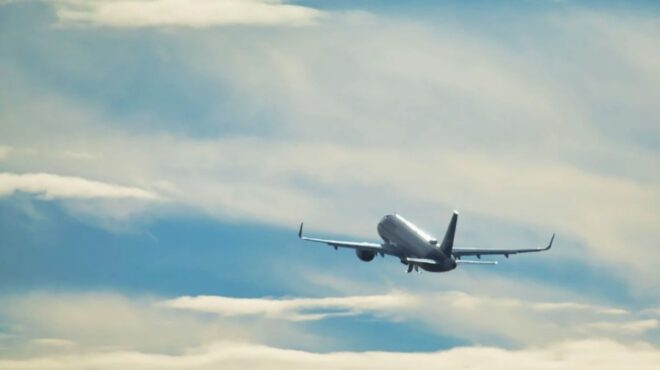 i-romi-exetazei-eisitirio-2-eyro-gia-toys-toyristes-sti-fontana-nti-trevi-563977288