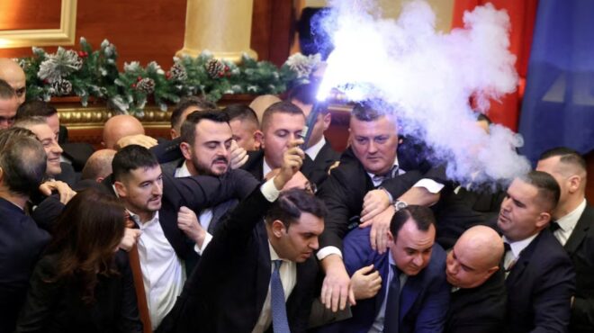 αλβανία-επεισόδια-στη-βουλή-έπειτα-απ-563982781