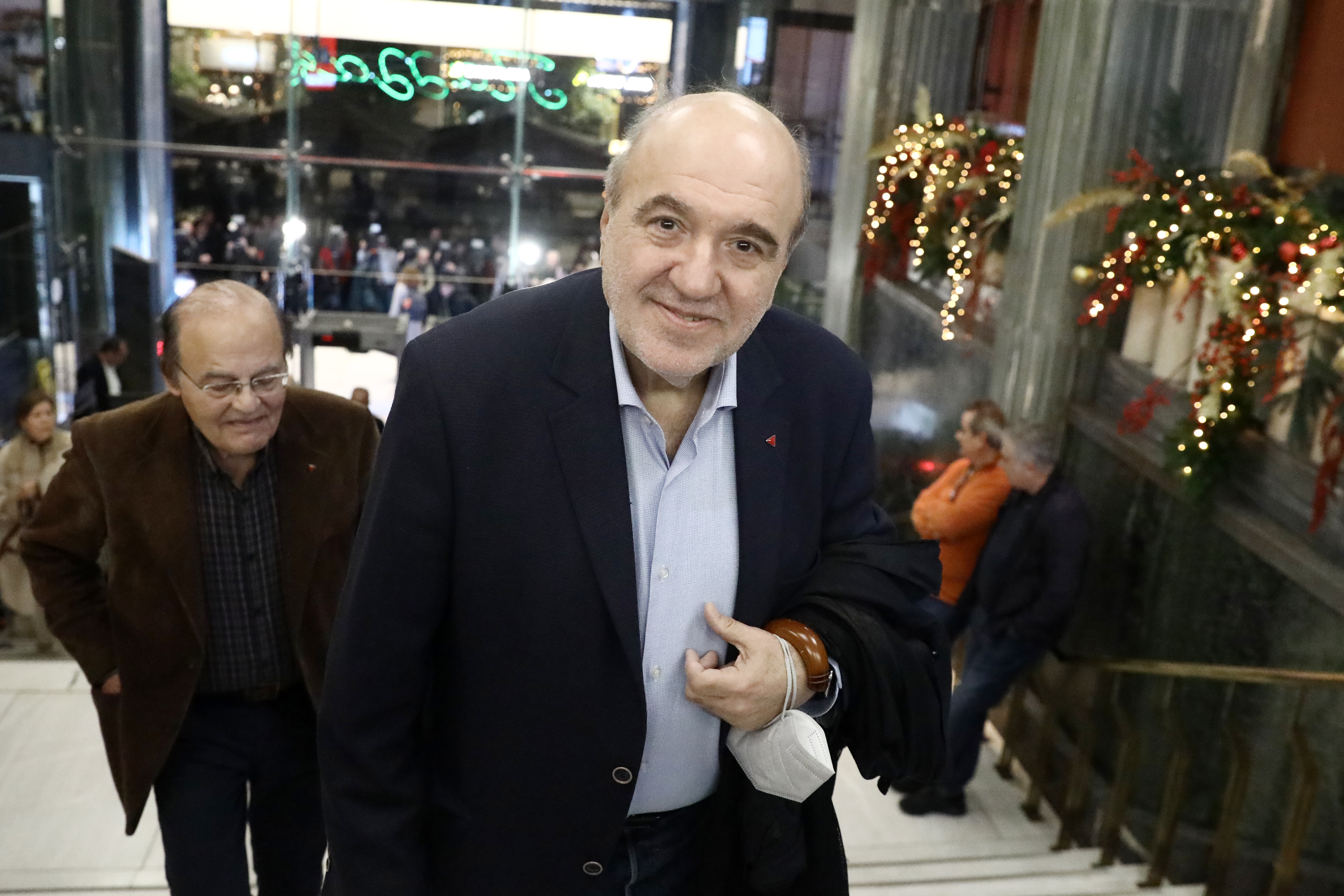 Στο φουαγέ του «Παλλάς» – Ποιοι έδωσαν το «παρών» στην παρουσίαση του βιβλίου Τσίπρα [εικόνες]-30