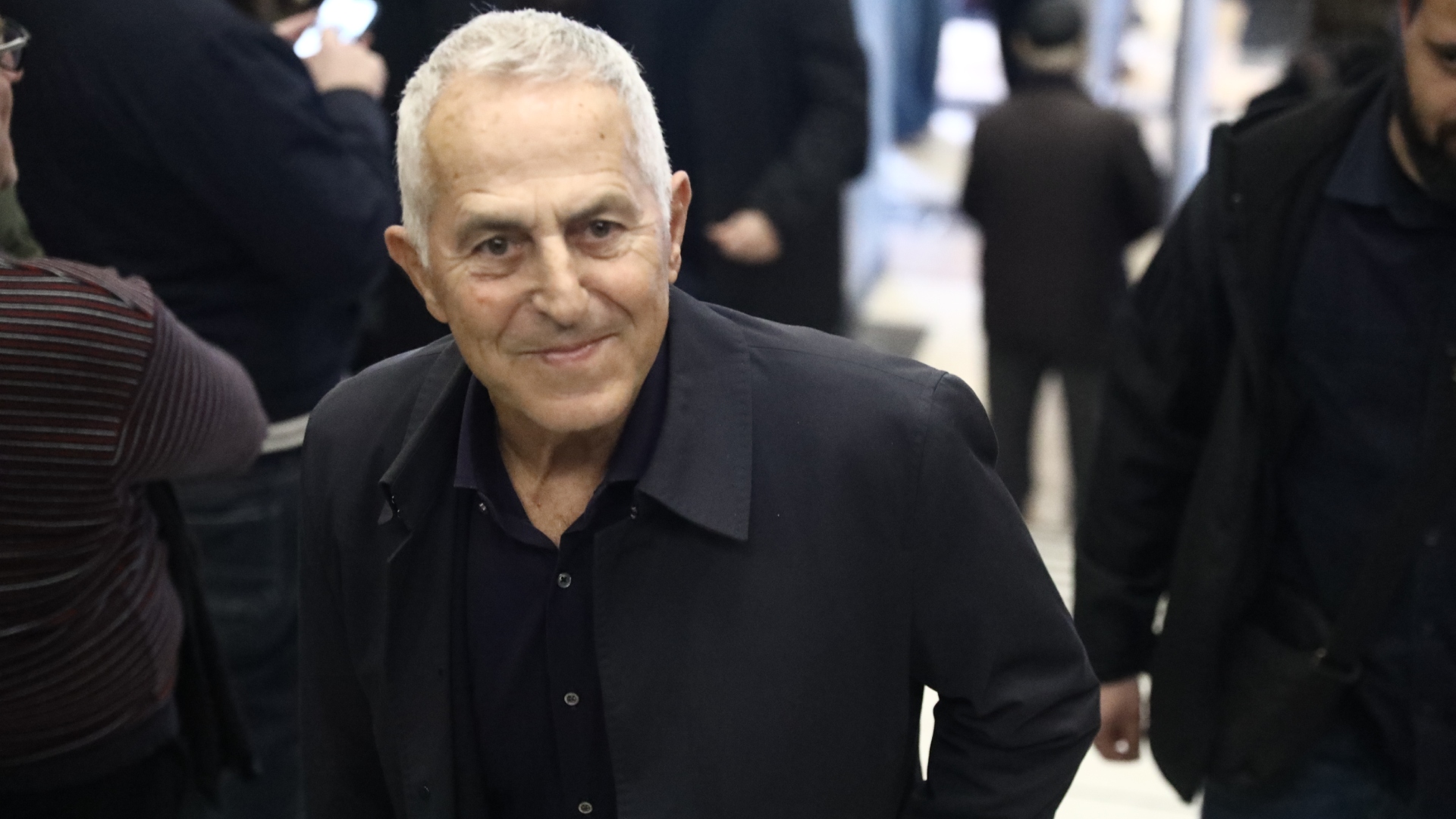 Στο φουαγέ του «Παλλάς» – Ποιοι έδωσαν το «παρών» στην παρουσίαση του βιβλίου Τσίπρα [εικόνες]-28