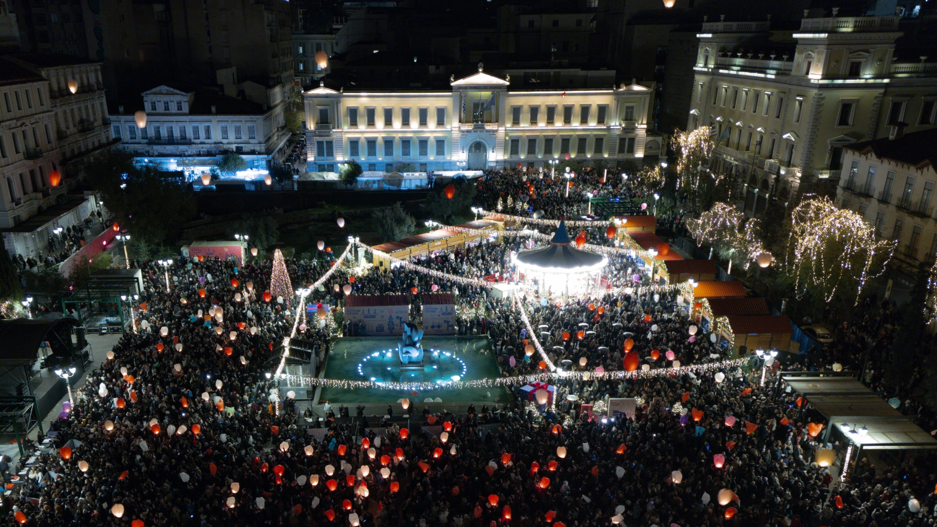 Στον ουρανό της Αθήνας χιλιάδες φαναράκια για τη «Νύχτα των Ευχών» [εικόνες]-4