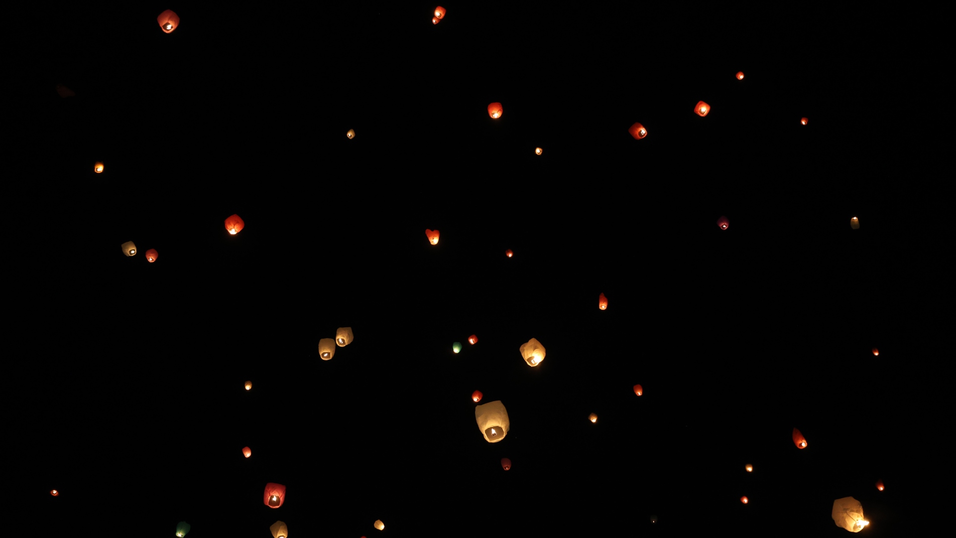 Στον ουρανό της Αθήνας χιλιάδες φαναράκια για τη «Νύχτα των Ευχών» [εικόνες]-2