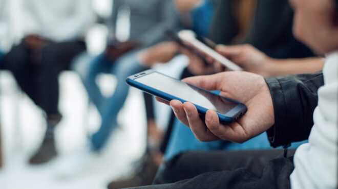 τηλέφωνο-ιντερνετ-και-ενέργεια-σε-ένα-563977969