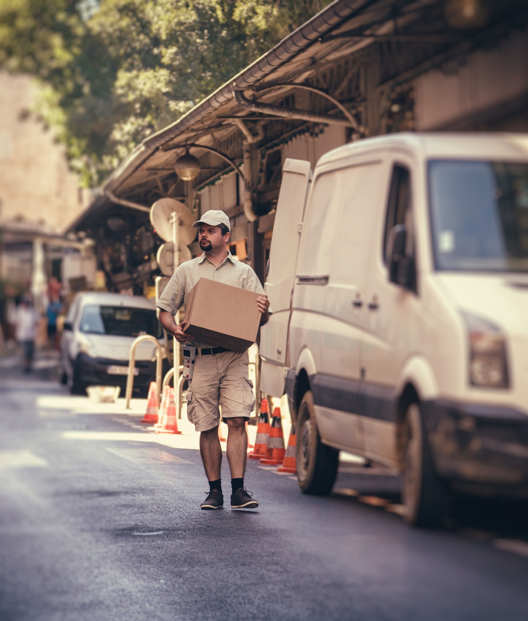 Γιορτές και μπλόκα αγροτών δοκιμάζουν τις αντοχές κούριερ και καταναλωτών-1