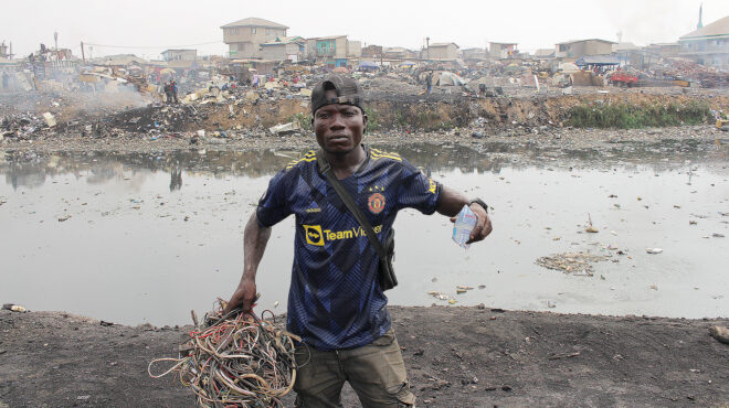 aλεξάντερ-κλαπ-πού-πάνε-τα-σκουπίδια-σα-563975476