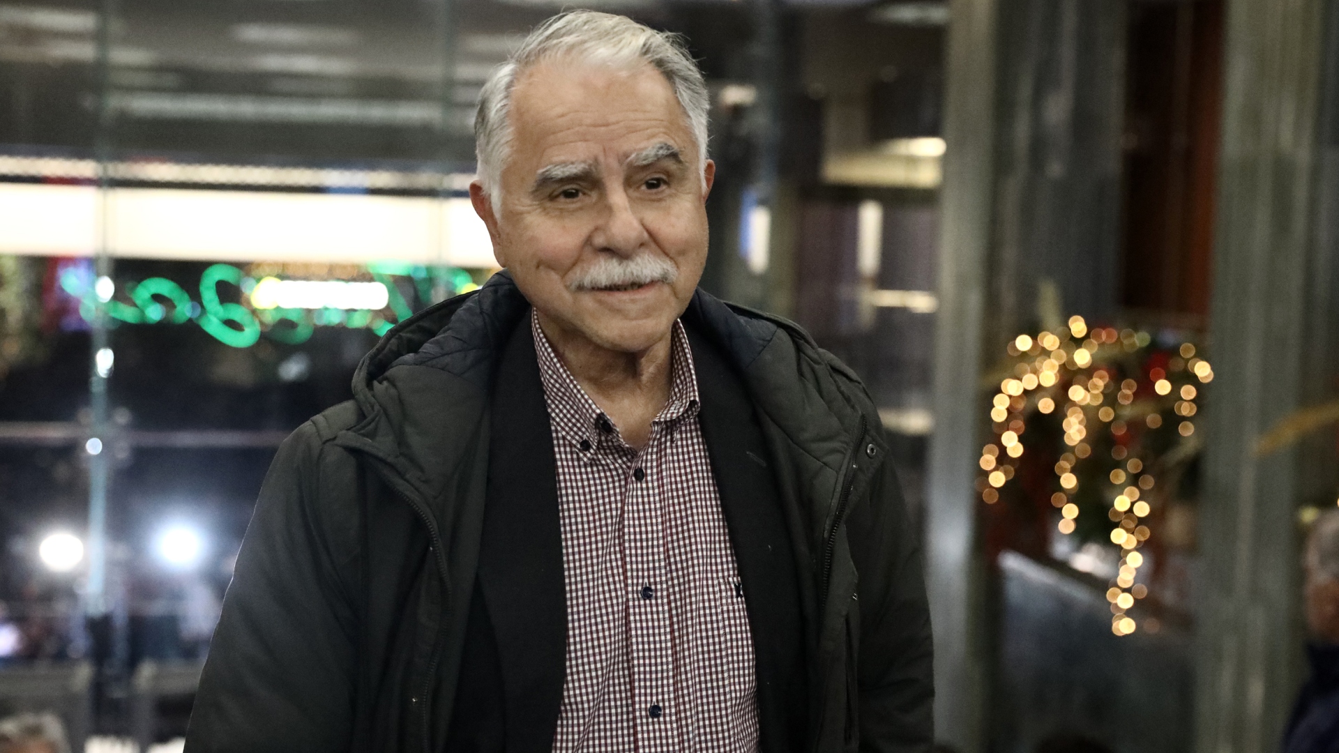 Στο φουαγέ του «Παλλάς» – Ποιοι έδωσαν το «παρών» στην παρουσίαση του βιβλίου Τσίπρα [εικόνες]-26