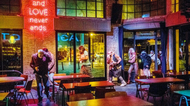 το-θέατρο-βγήκε-λαβωμένο-αλλά-ανανεωμ-563996965