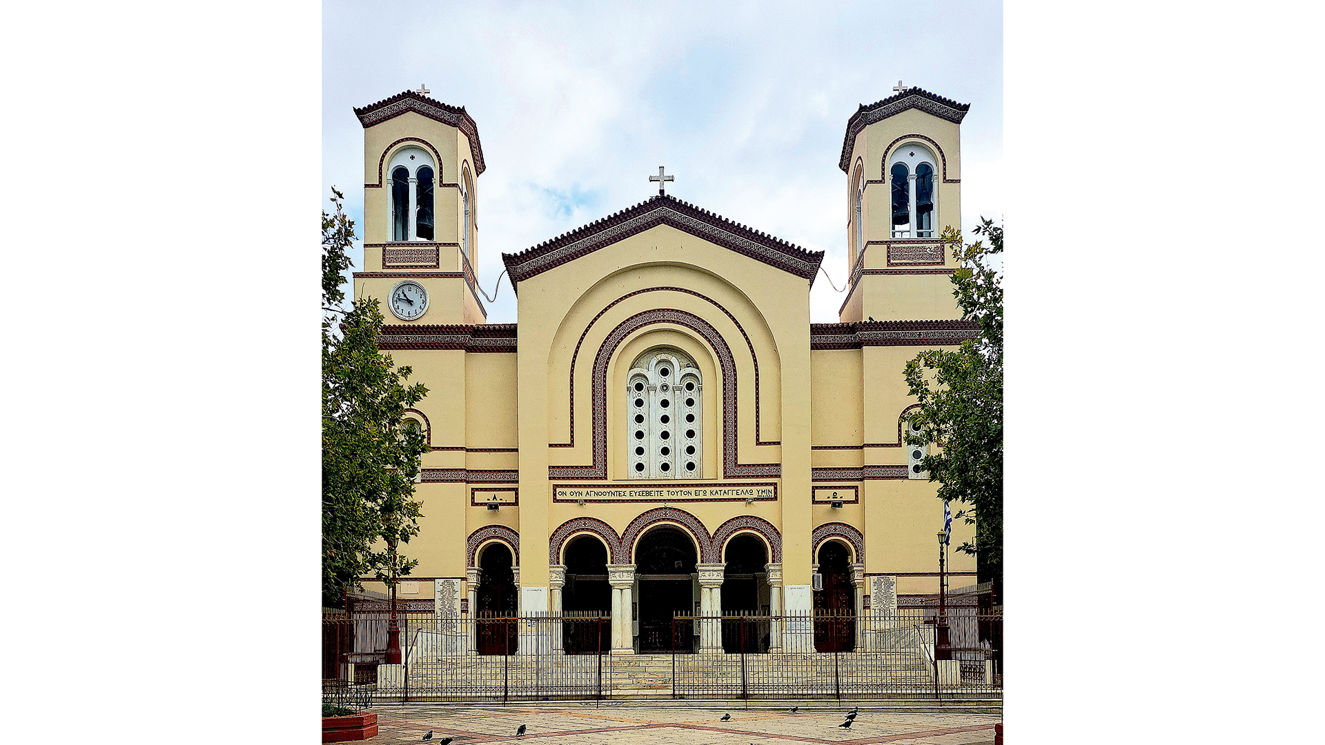 στη-σκιά-του-ναού-του-αγίου-παύλου-563975512