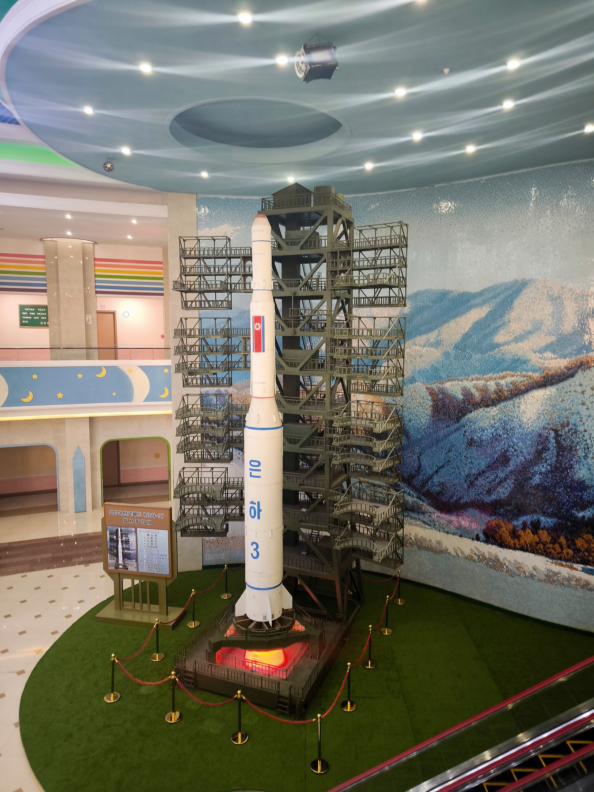 7 σουρεάλ μέρες στη Βόρεια Κορέα-1