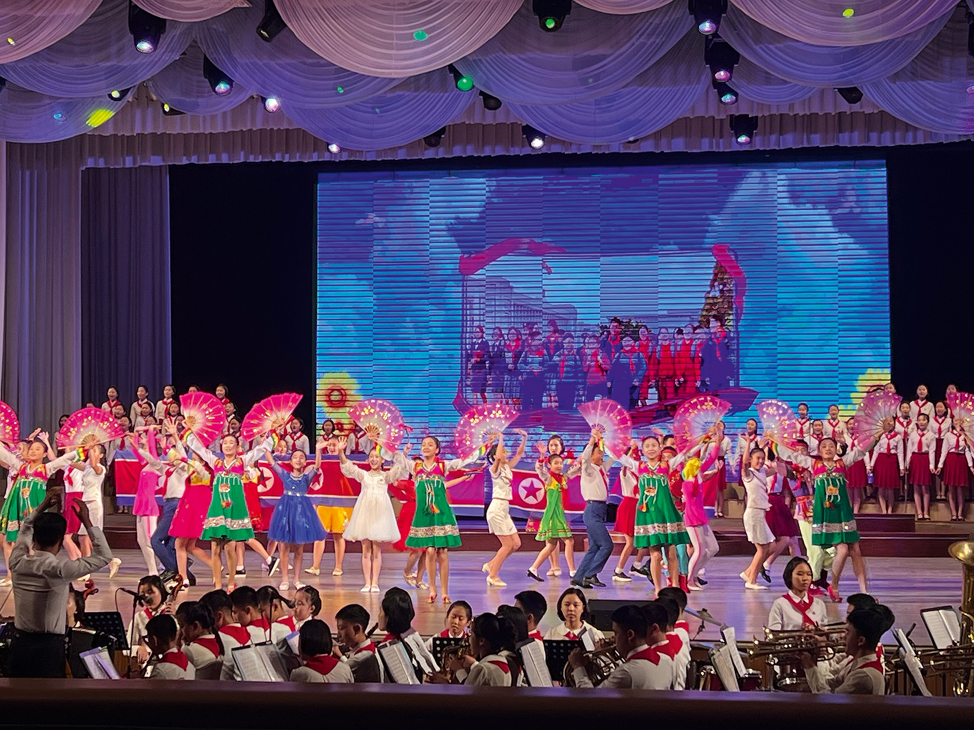 7 σουρεάλ μέρες στη Βόρεια Κορέα-3