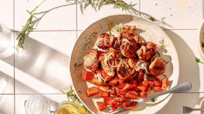 χοιρινό-ψαρονέφρι-με-ψητές-γλυκοπατά-563954311