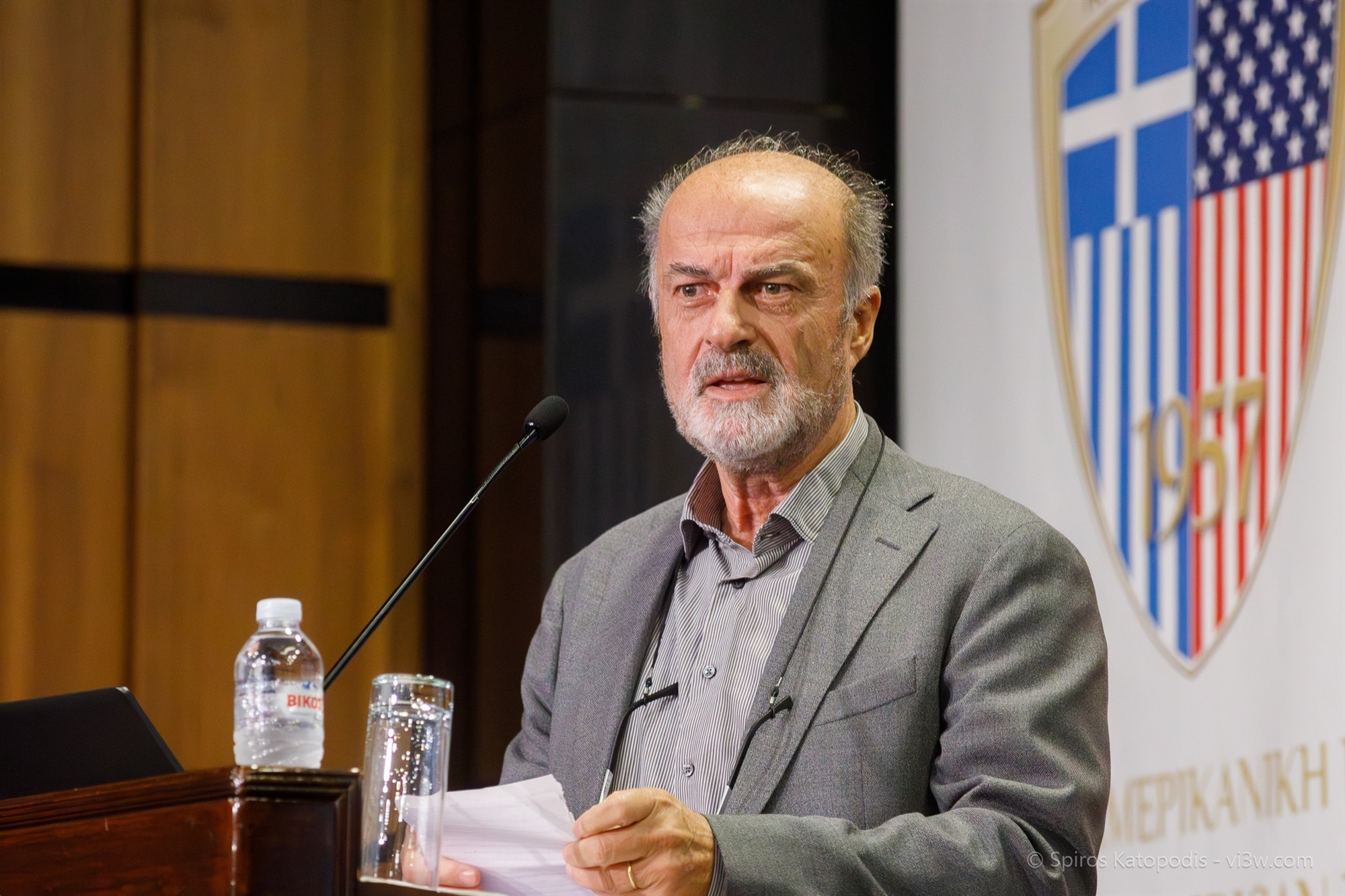 Μια βόλτα στο παλίμψηστο της Πατησίων με τη γραφή του Νίκου Βατόπουλου-2