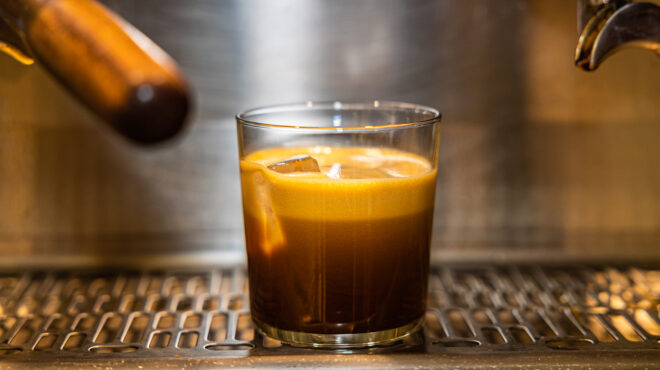 το-νέο-λεξικό-του-καφέ-σερβίρεται-στ-563970790